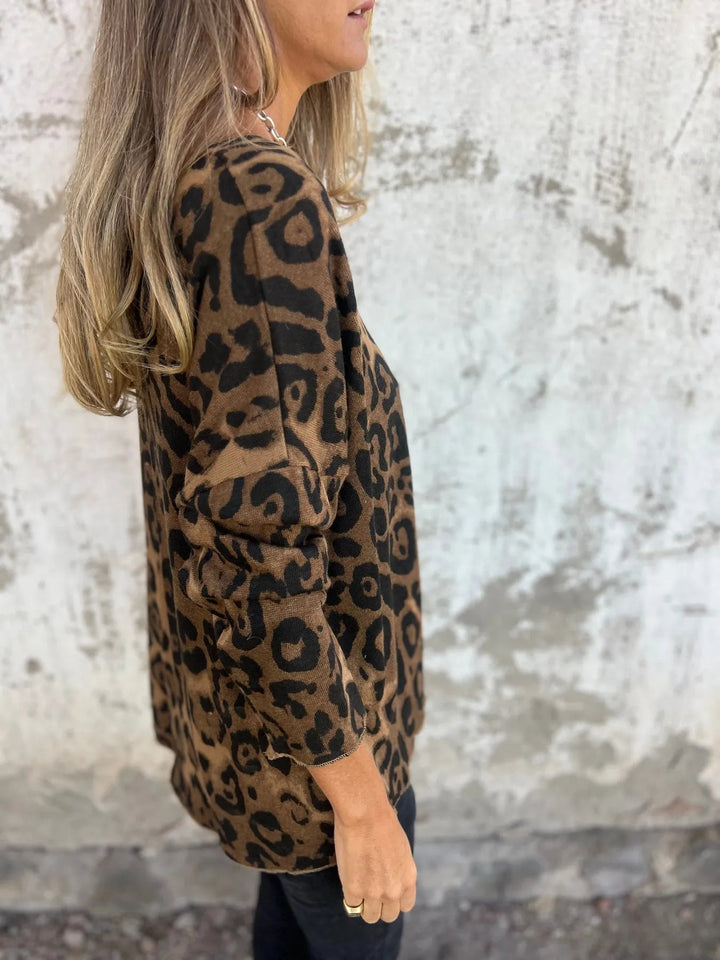 Mireya – Round Neck Leopard Print Blouse