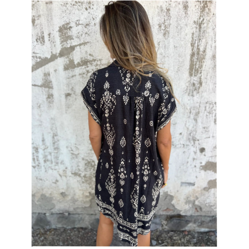 Stella – Loose Print Dress with Short Sleeves and Pockets