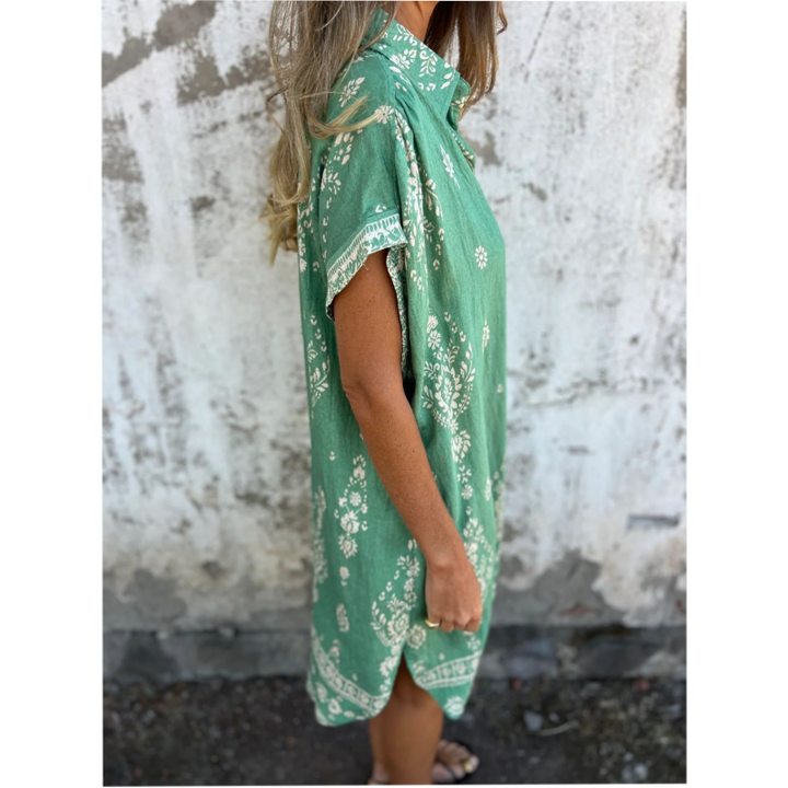Stella – Loose Print Dress with Short Sleeves and Pockets